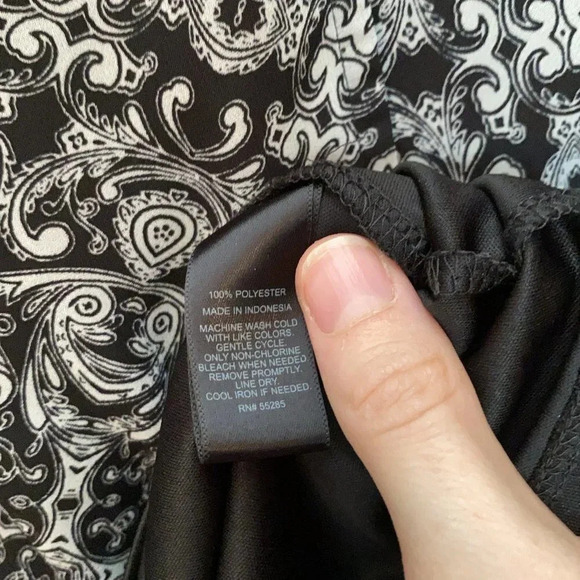 Express Blue Paisley V-Neck Romper - Picture 4 of 5